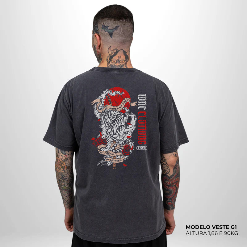 Camiseta Basic WNC Trust No One Cinza