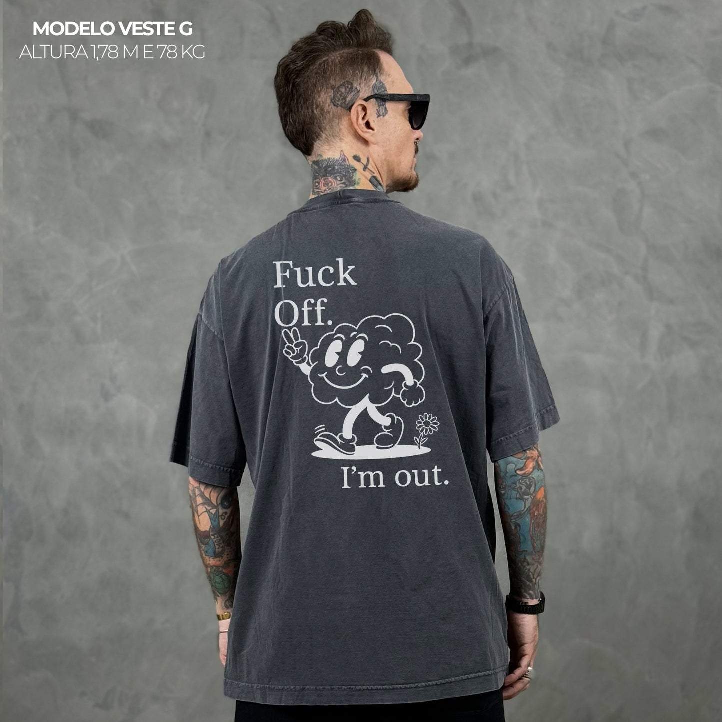 Camiseta Oversized I'm Out Cinza