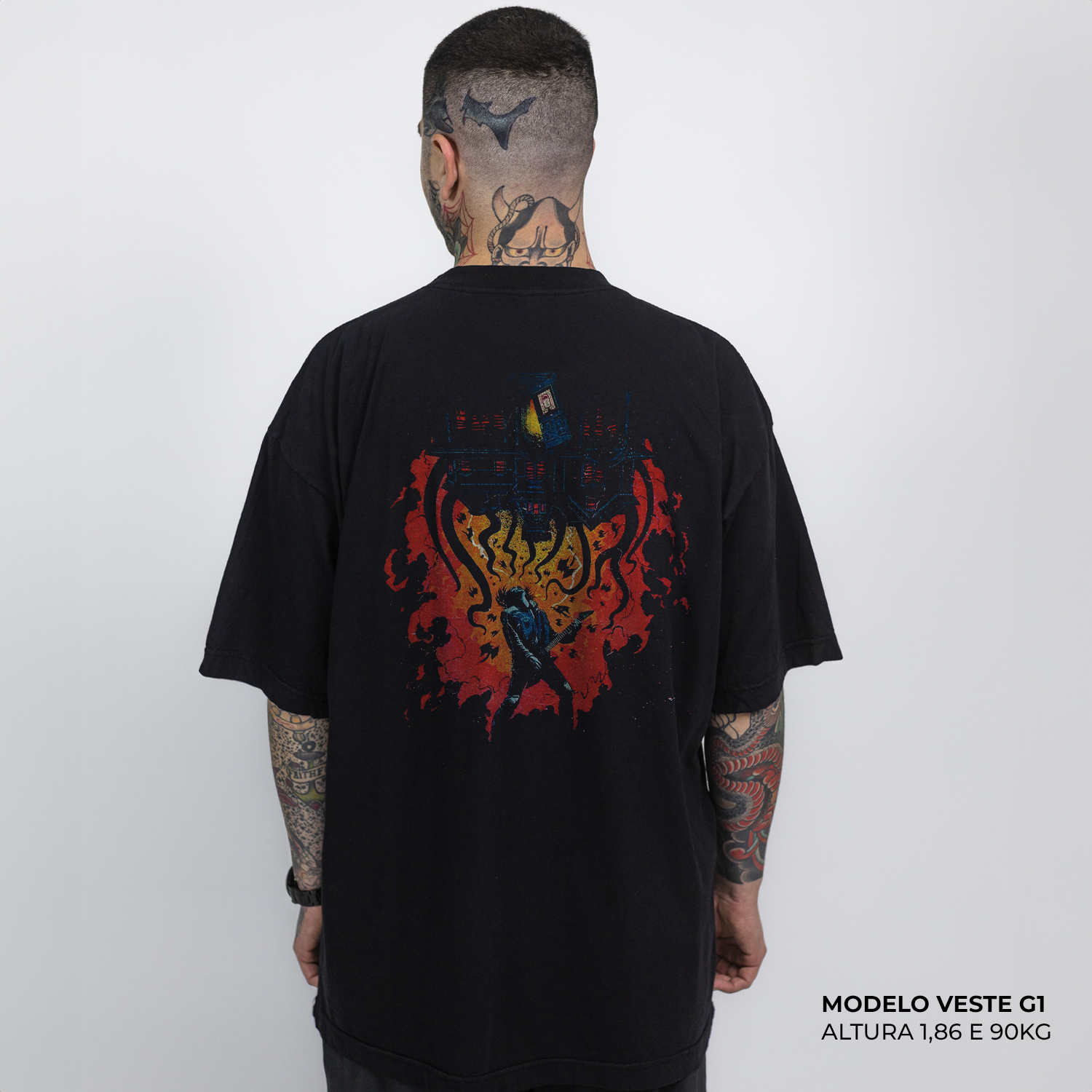 Camiseta Oversized Stranger Things Eddie Munson Preto