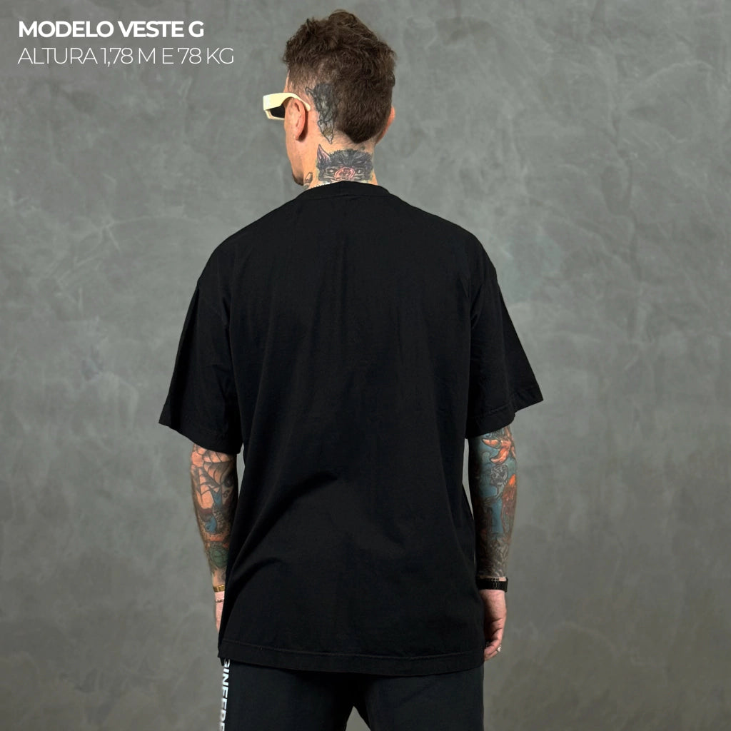 Camiseta Oversized It Is What It Is Preto