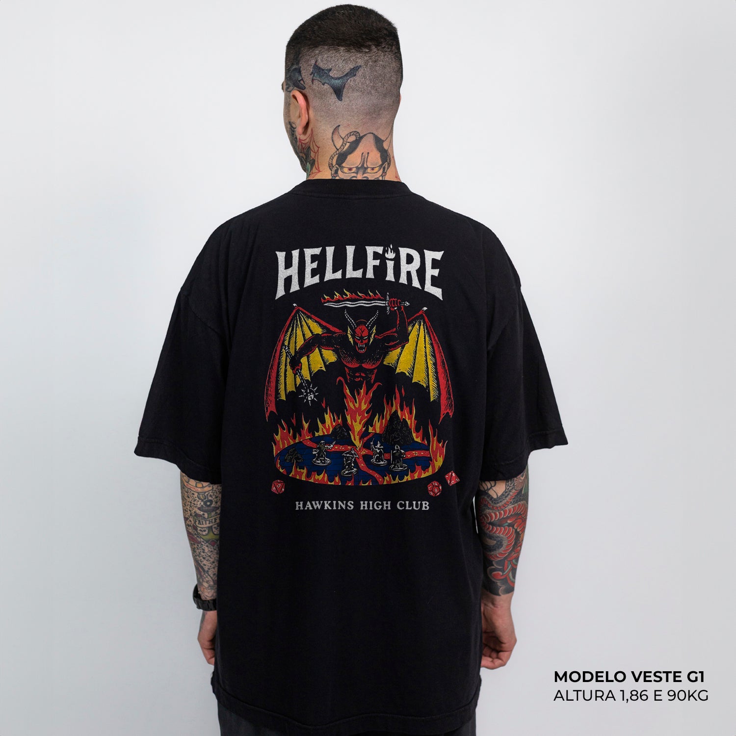 Camiseta Oversized Stranger Things Hellfire Club Preto