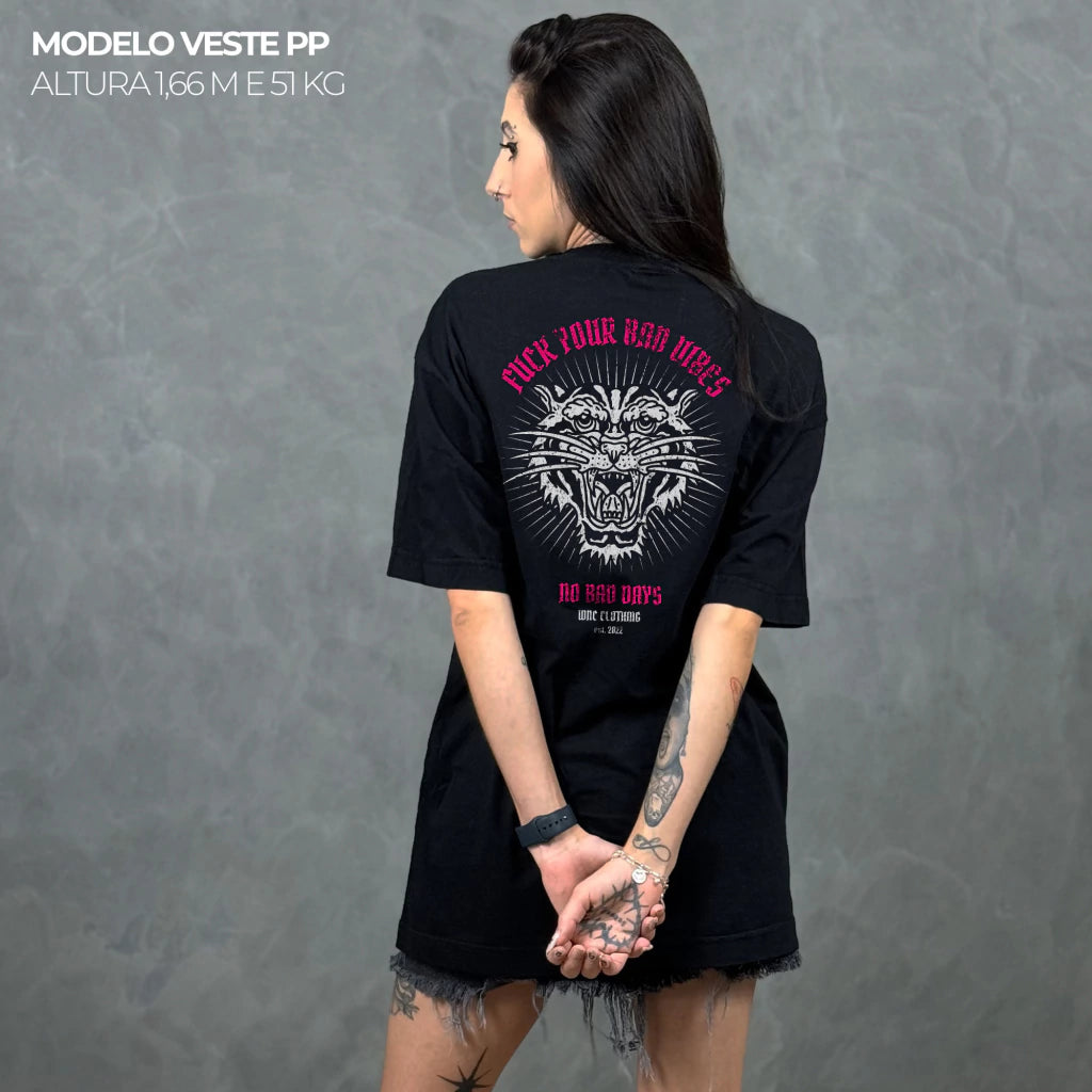 Camiseta Oversized Fuck Your Bad Vibes Preta
