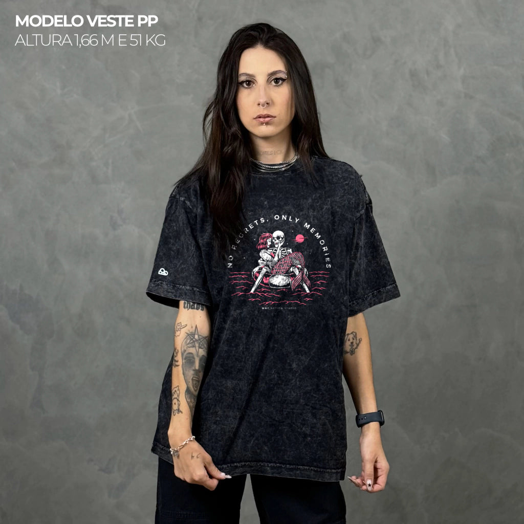 Camiseta Oversized No Regrets Only Memories Preto Estonado