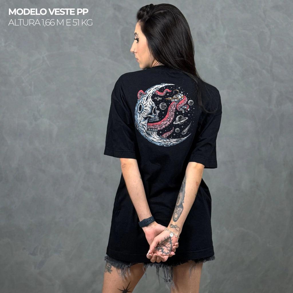 Camiseta Oversized Skull Moon Preto