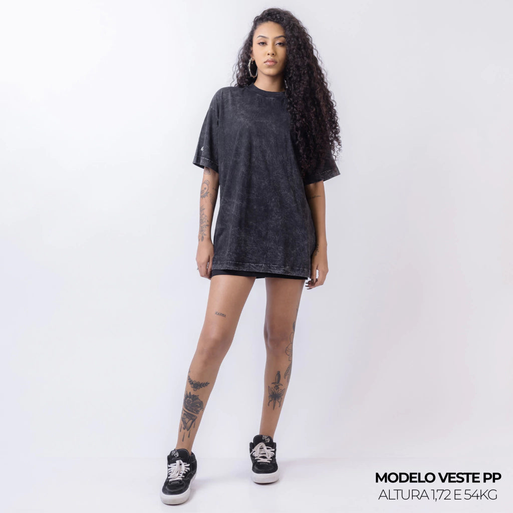 Camiseta Oversized Lisa Preto Estonado