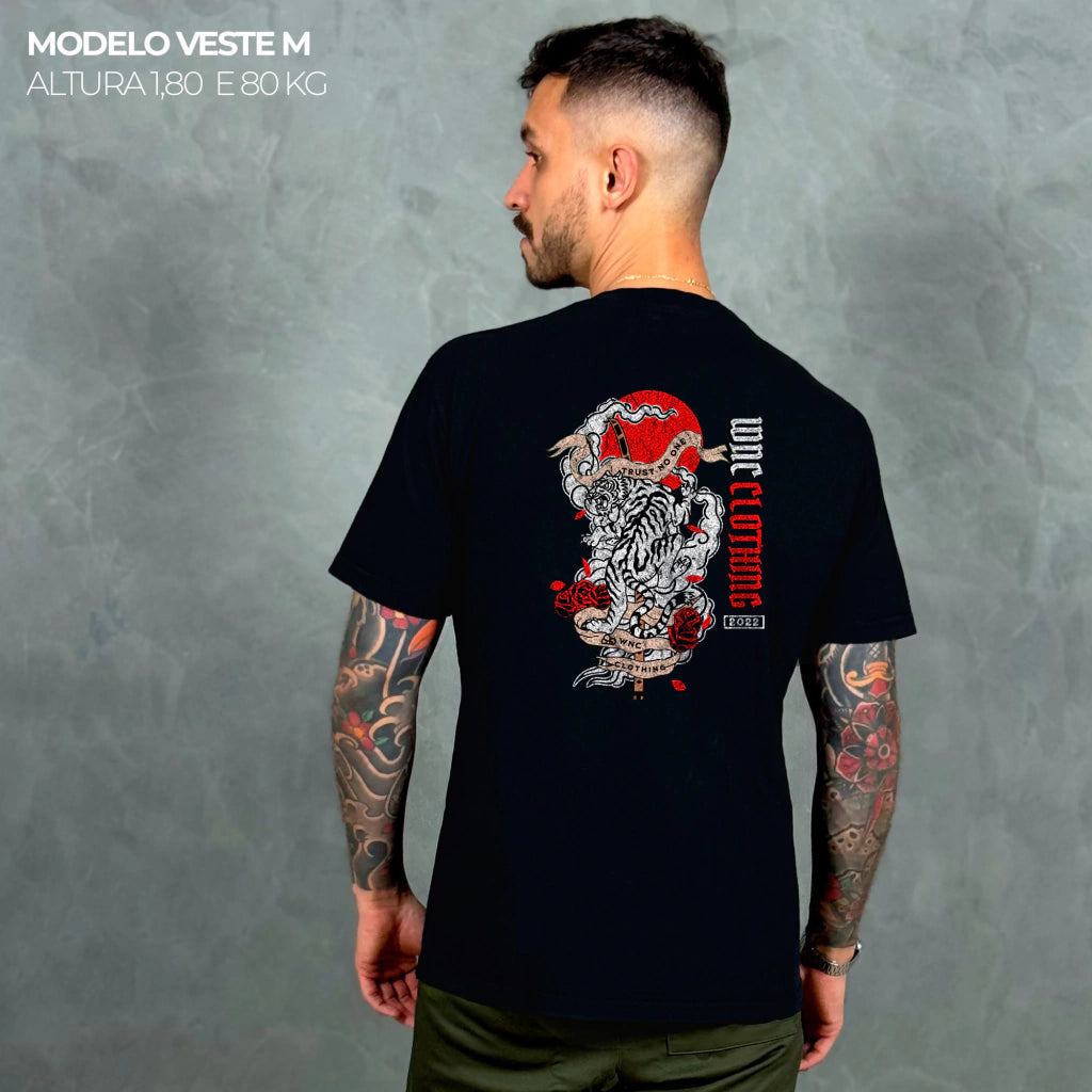 Camiseta Basic WNC Trust No One Preto