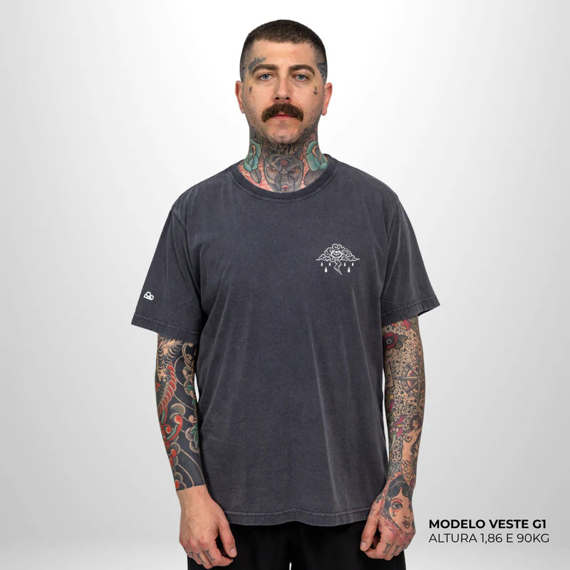 Camiseta Basic WNC Sad Cloud Cinza