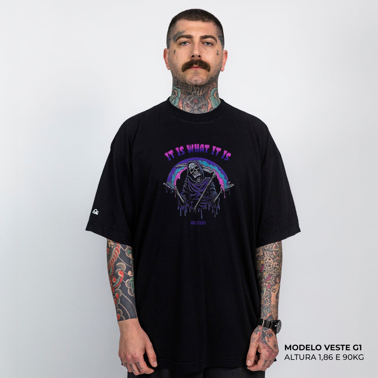Camiseta Oversized It Is What It Is Preto