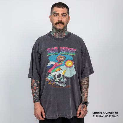 Camiseta Oversized Bad Vibes Cinza Envelhecido