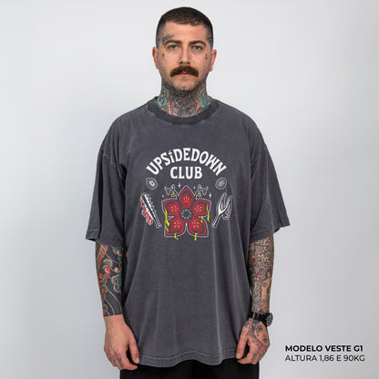 Camiseta Oversized Stranger Things Upside Down Club Cinza Envelhecido