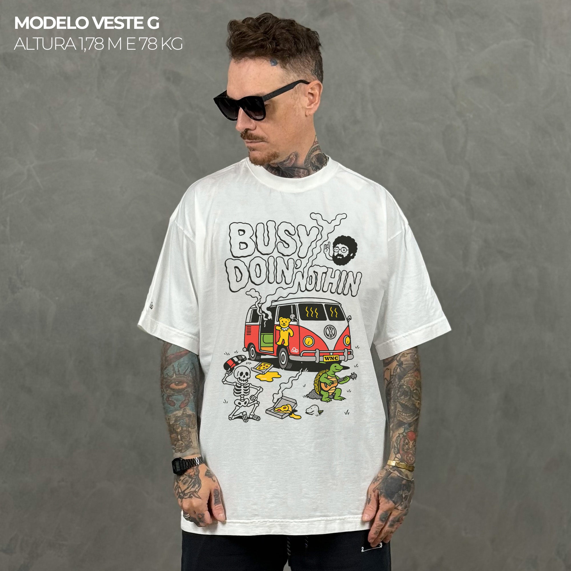 Camiseta Oversized Busy Doing Nothing Off White
