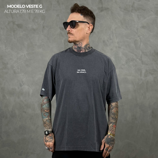 Camiseta Oversized No Risk No Story Cinza