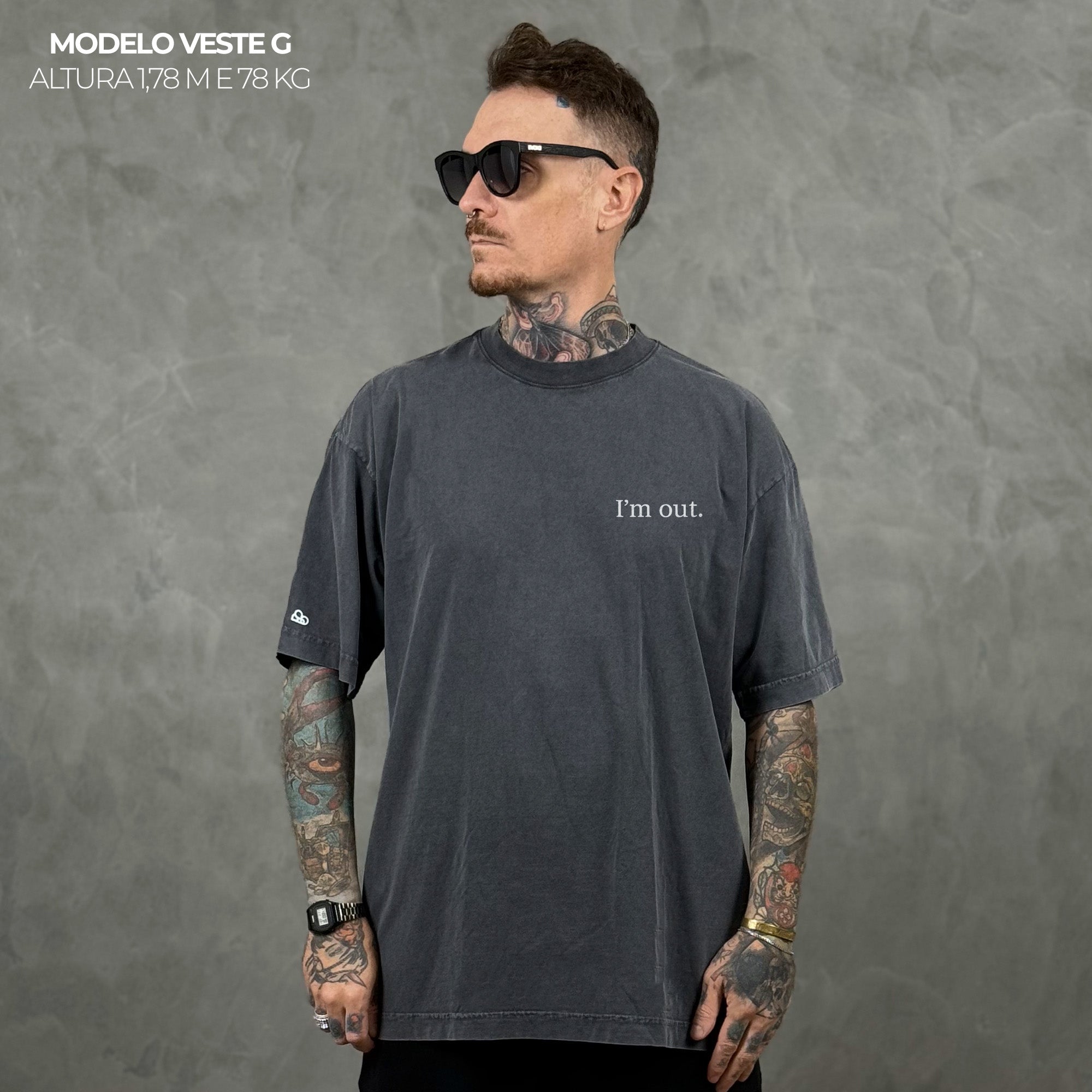 Camiseta Oversized I'm Out Cinza