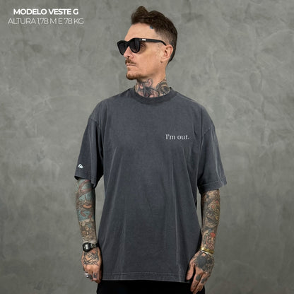 Camiseta Oversized I'm Out Cinza