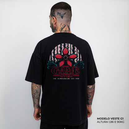 Camiseta Heavy Stranger Things Game Over Algodão Encorpado Preto