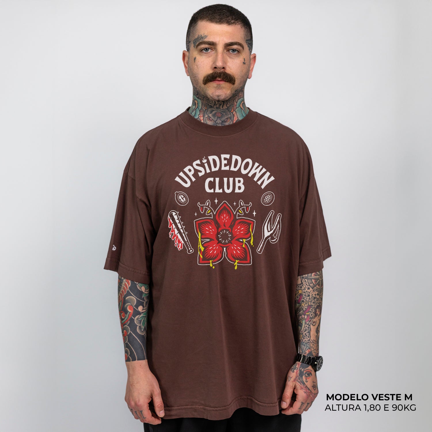 Camiseta Oversized Stranger Things Upside Down Club Marrom
