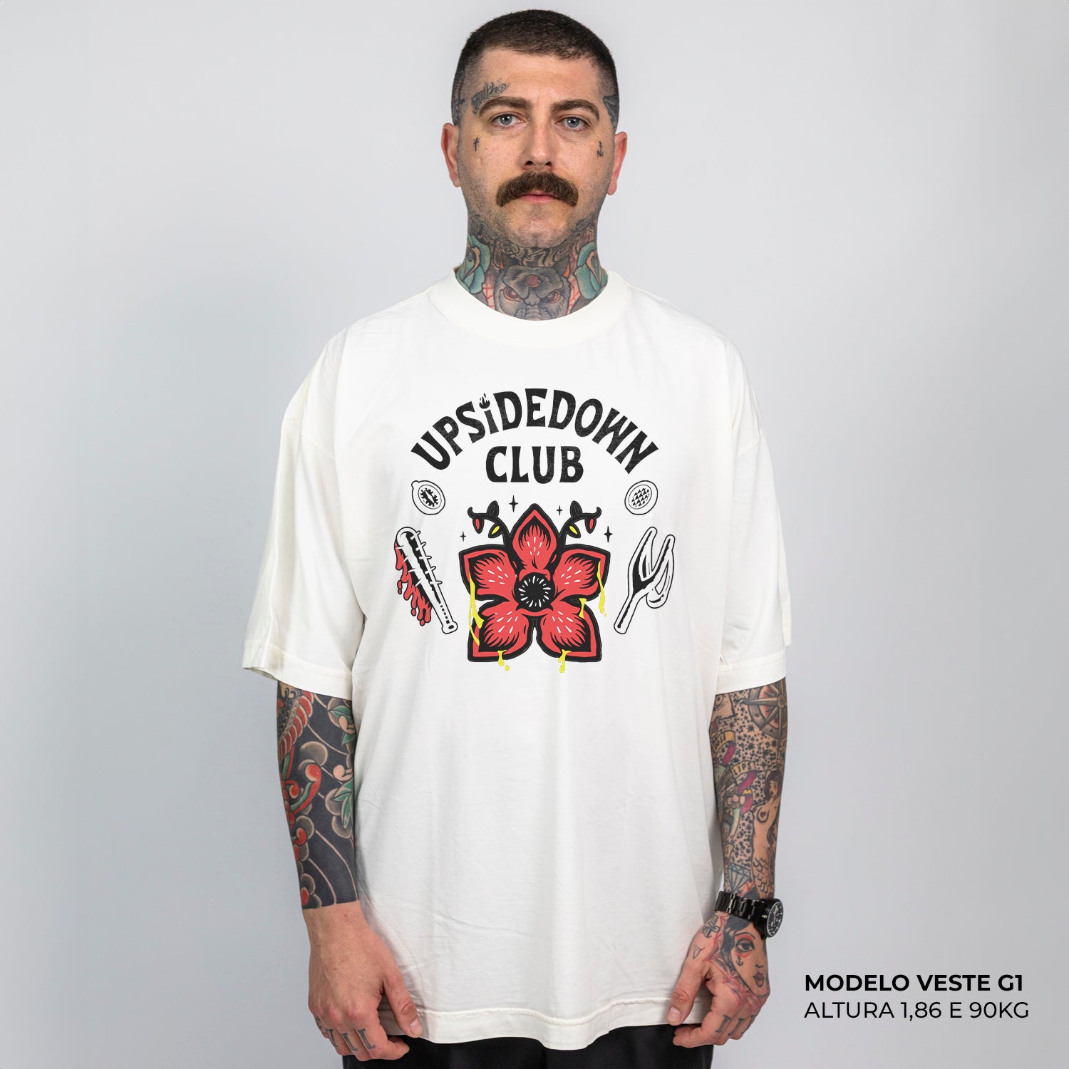 Camiseta Oversized Stranger Things Upside Down Club Off White