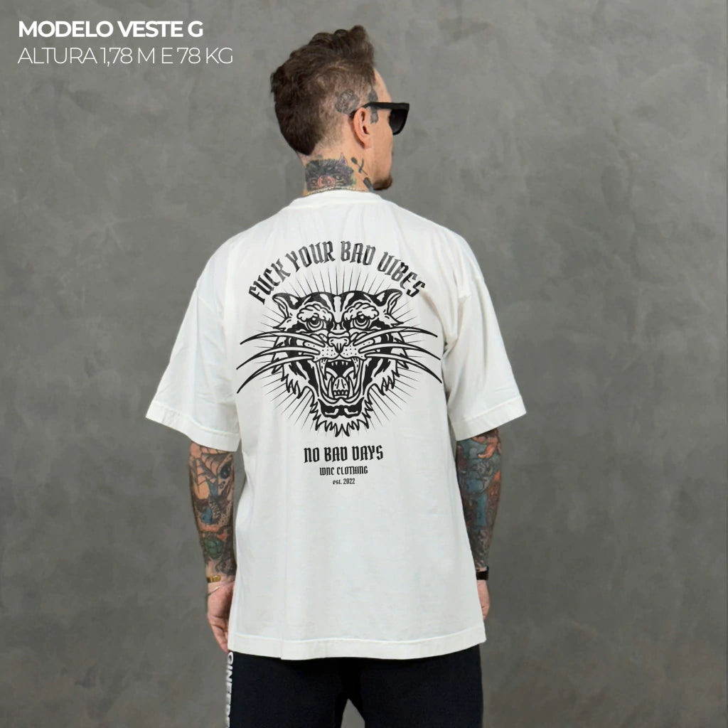 Camiseta Oversized Fuck Your Bad Vibes Off White