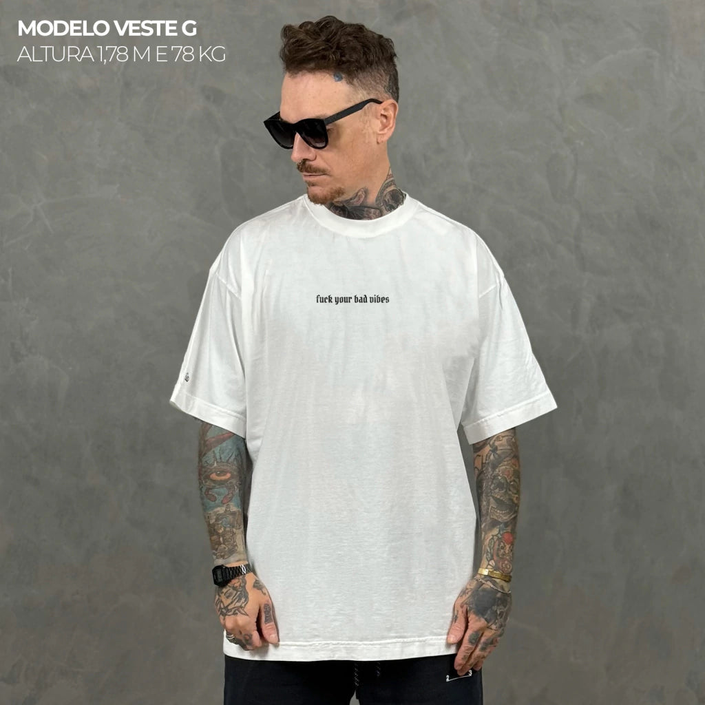 Camiseta Oversized Fuck Your Bad Vibes Off White