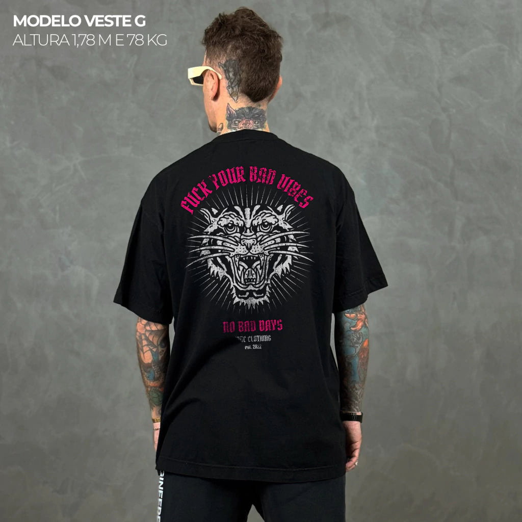 Camiseta Oversized Fuck Your Bad Vibes Preta