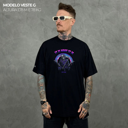 Camiseta Oversized It Is What It Is Preto