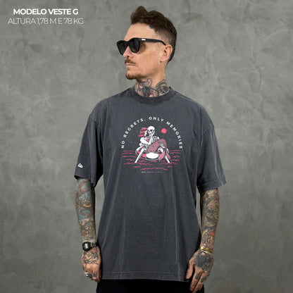 Camiseta Oversized No Regrets Only Memories Cinza