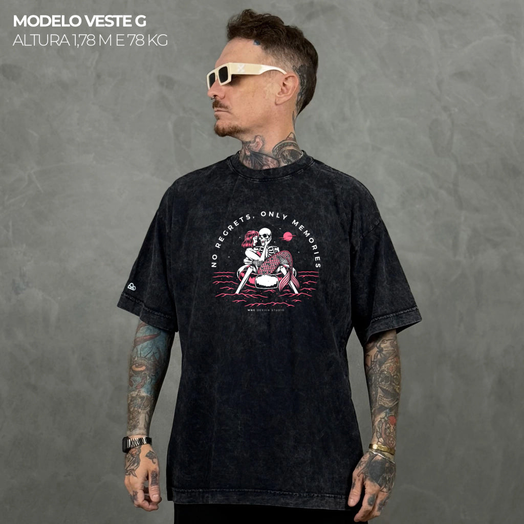 Camiseta Oversized No Regrets Only Memories Preto Estonado