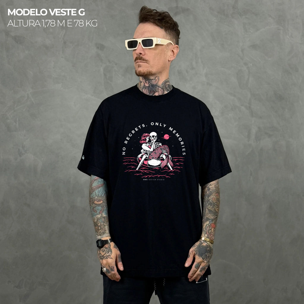 Camiseta Oversized No Regrets Only Memories Preto
