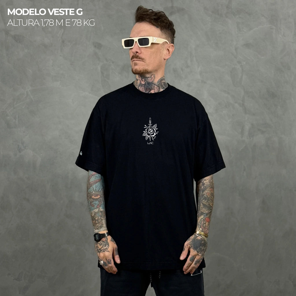 Camiseta Oversized Rose Knife Preto