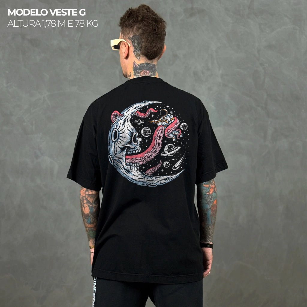 Camiseta Oversized Skull Moon Preto