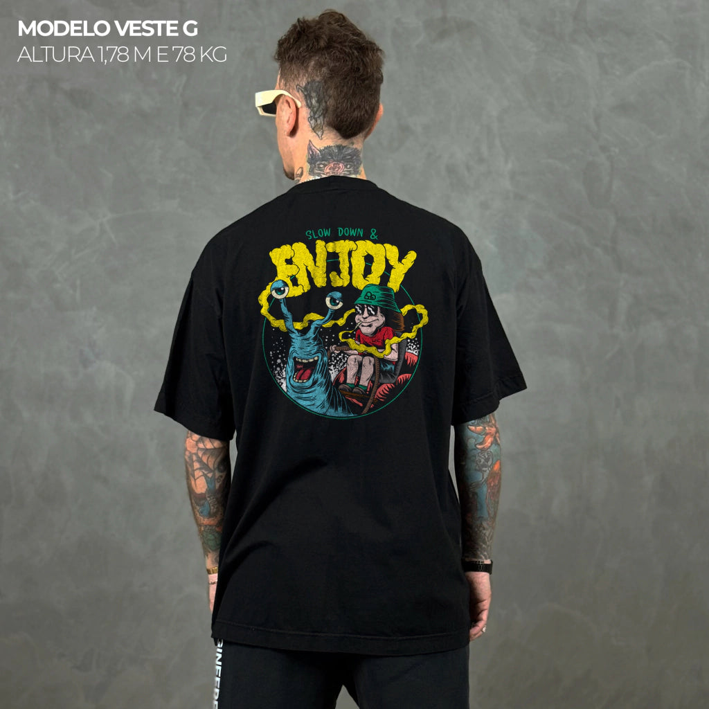 Camiseta Oversized Slow Down & Enjoy Preto