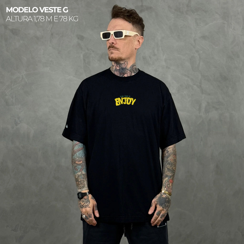 Camiseta Oversized Slow Down & Enjoy Preto