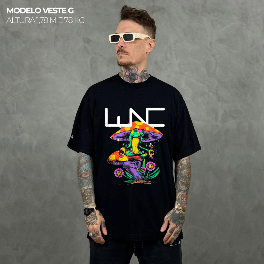 Camiseta Oversized WNC Mushroom Preto