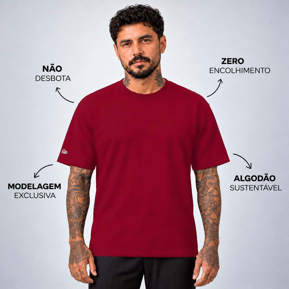 Camiseta Basic WNC Lisa Bordô, vista frontal no modelo com diferenciais da peça