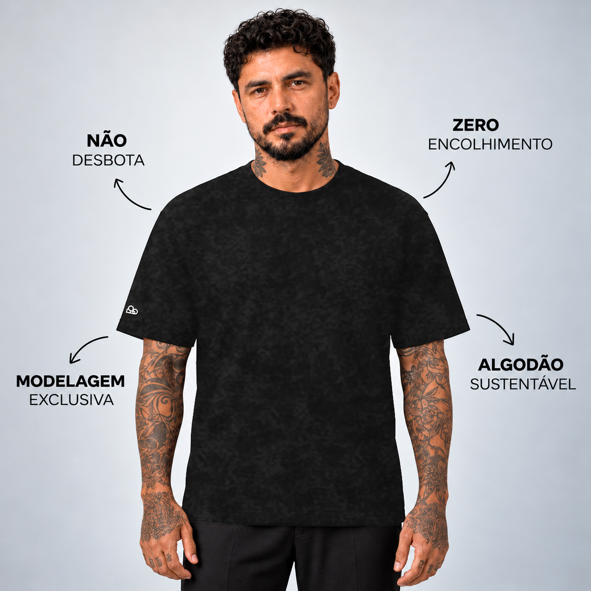 Camiseta Basic WNC Lisa Preto Estonado, vista frontal no modelo com diferenciais da peça