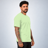 Camiseta Basic WNC Lisa Verde Limão, vista lateral no modelo com nuvem na manga