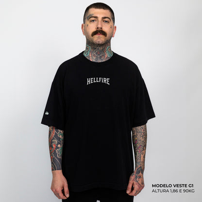 Camiseta Oversized Stranger Things Hellfire Club Preto