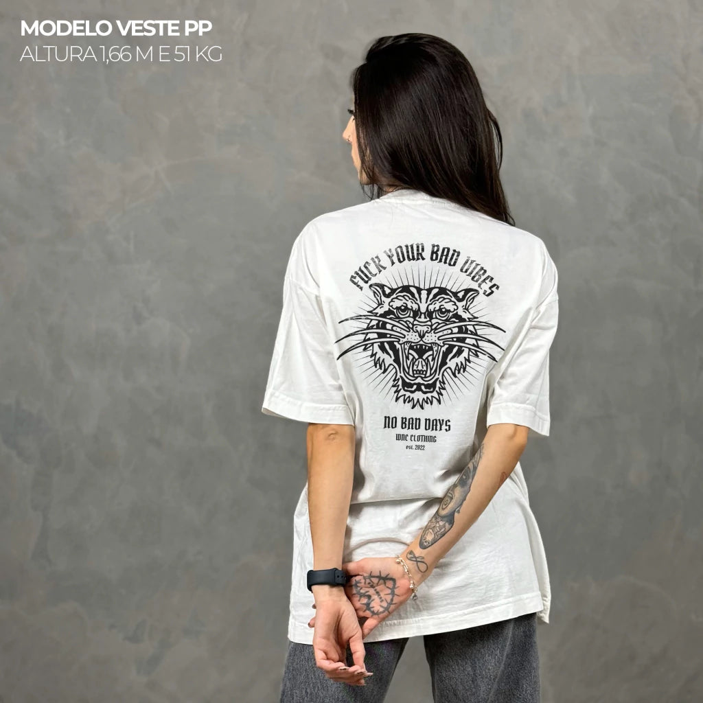 Camiseta Oversized Fuck Your Bad Vibes Off White