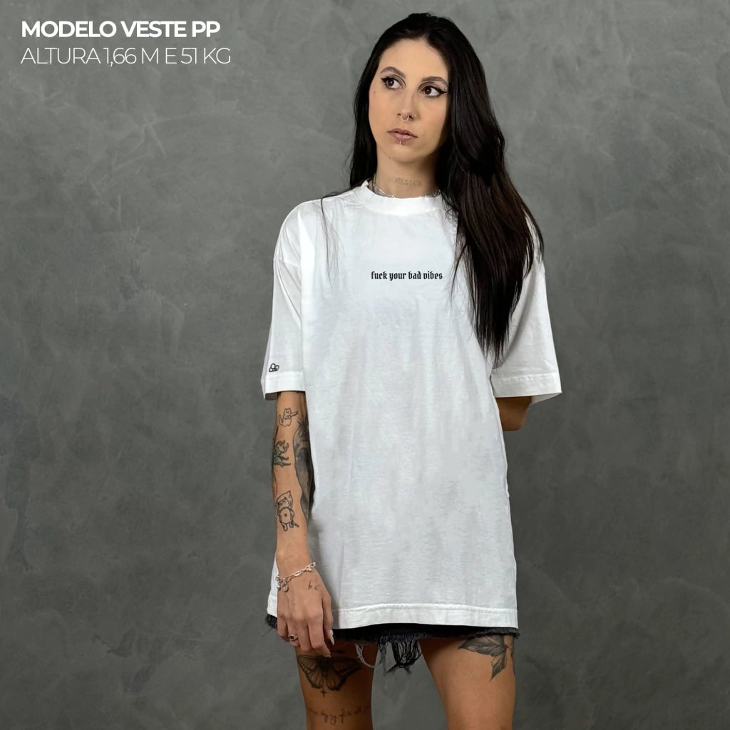Camiseta Oversized Fuck Your Bad Vibes Off White