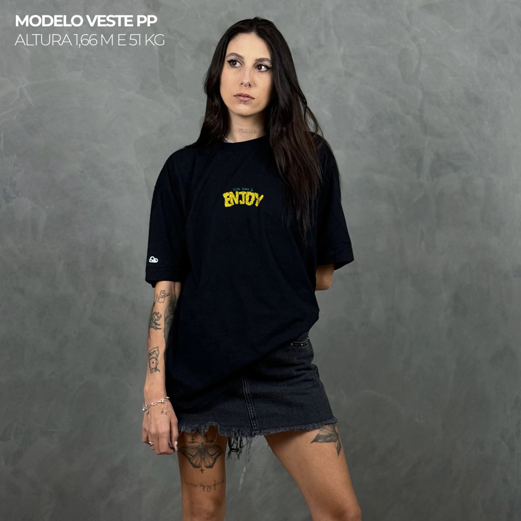 Camiseta Oversized Slow Down & Enjoy Preto